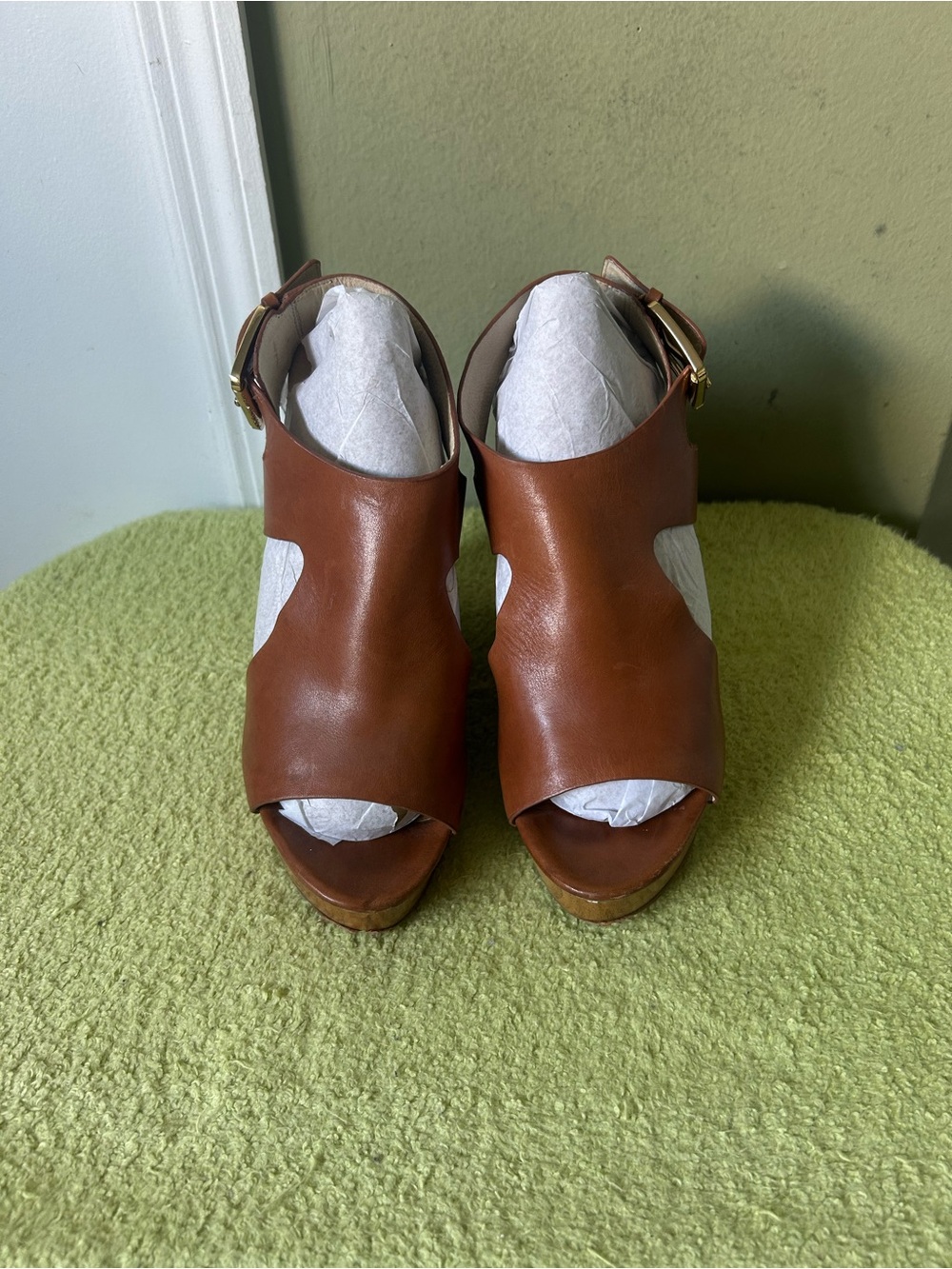 Michael Kors Cognac Leather Platform Wedge Sandals with Gold Buckle - Picture 2 of 11